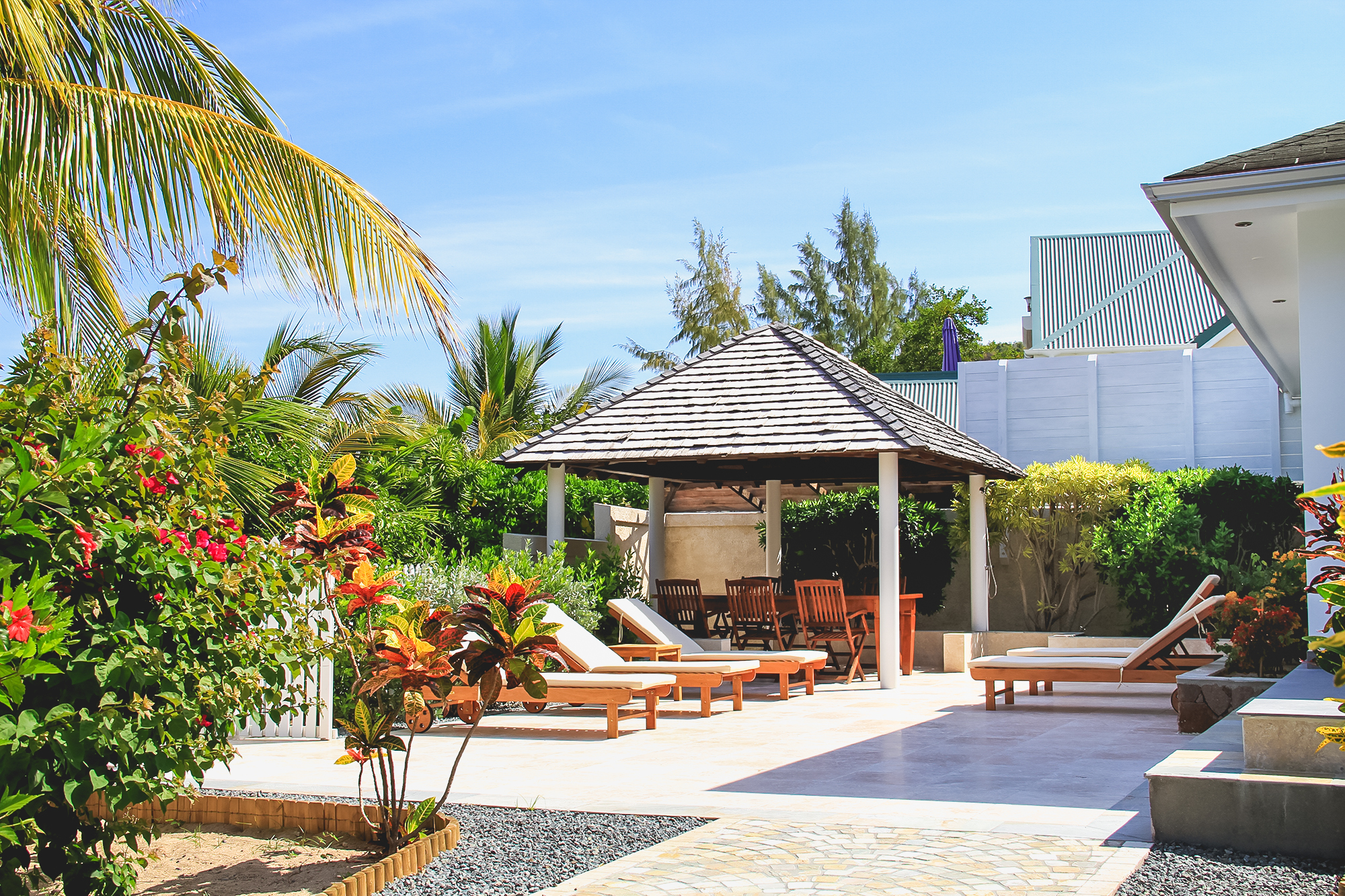 See - Sandra &#038; Jessica in Lorient, St. Barthélemy