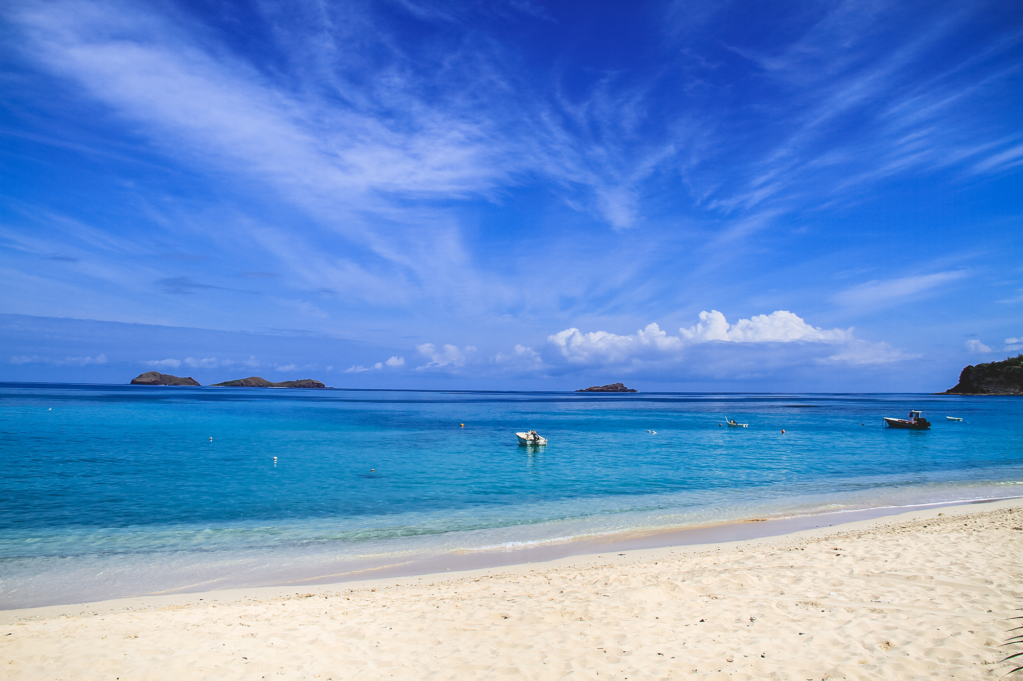 Hear - Sandra &#038; Jessica in Lorient, St. Barthélemy