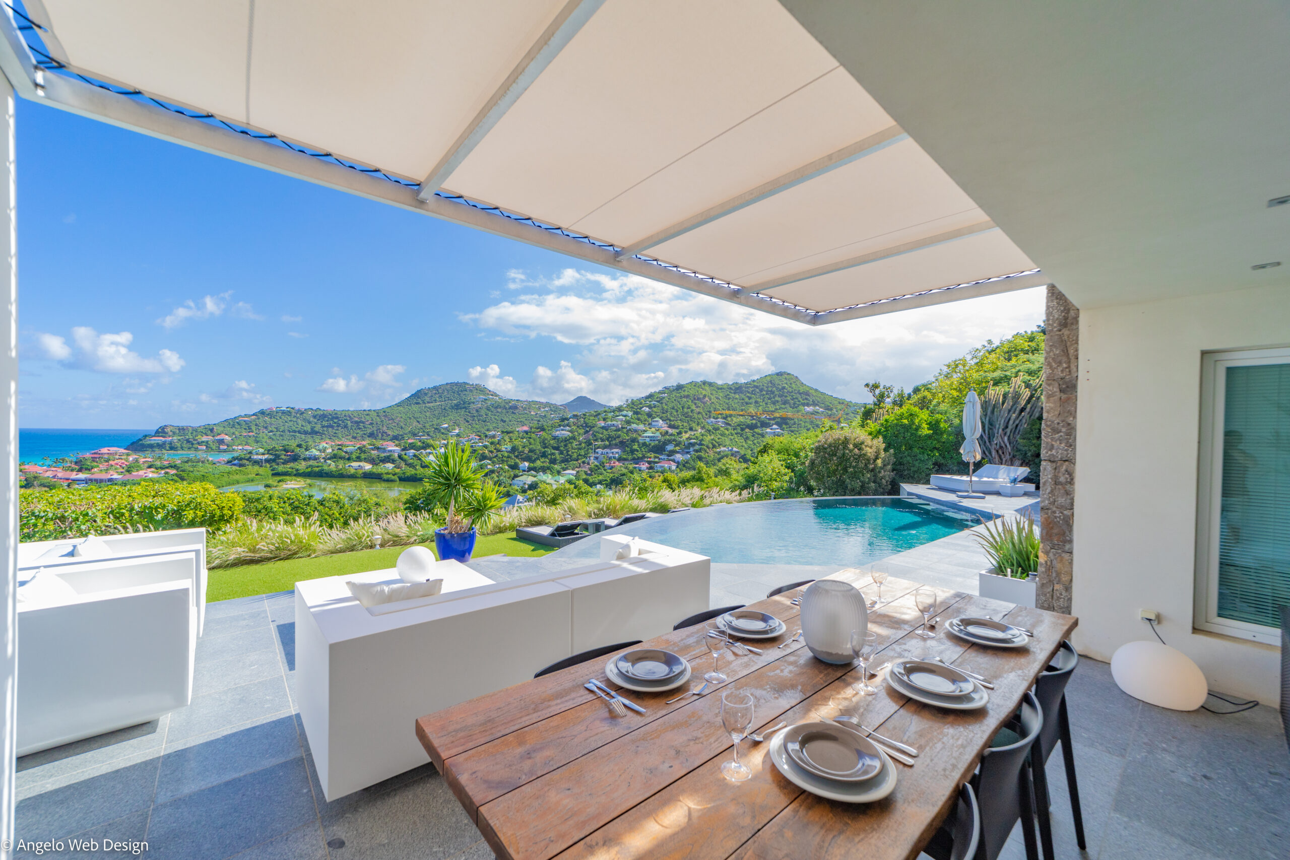 Sight - Ivy in St. Jean, St. Barthélemy