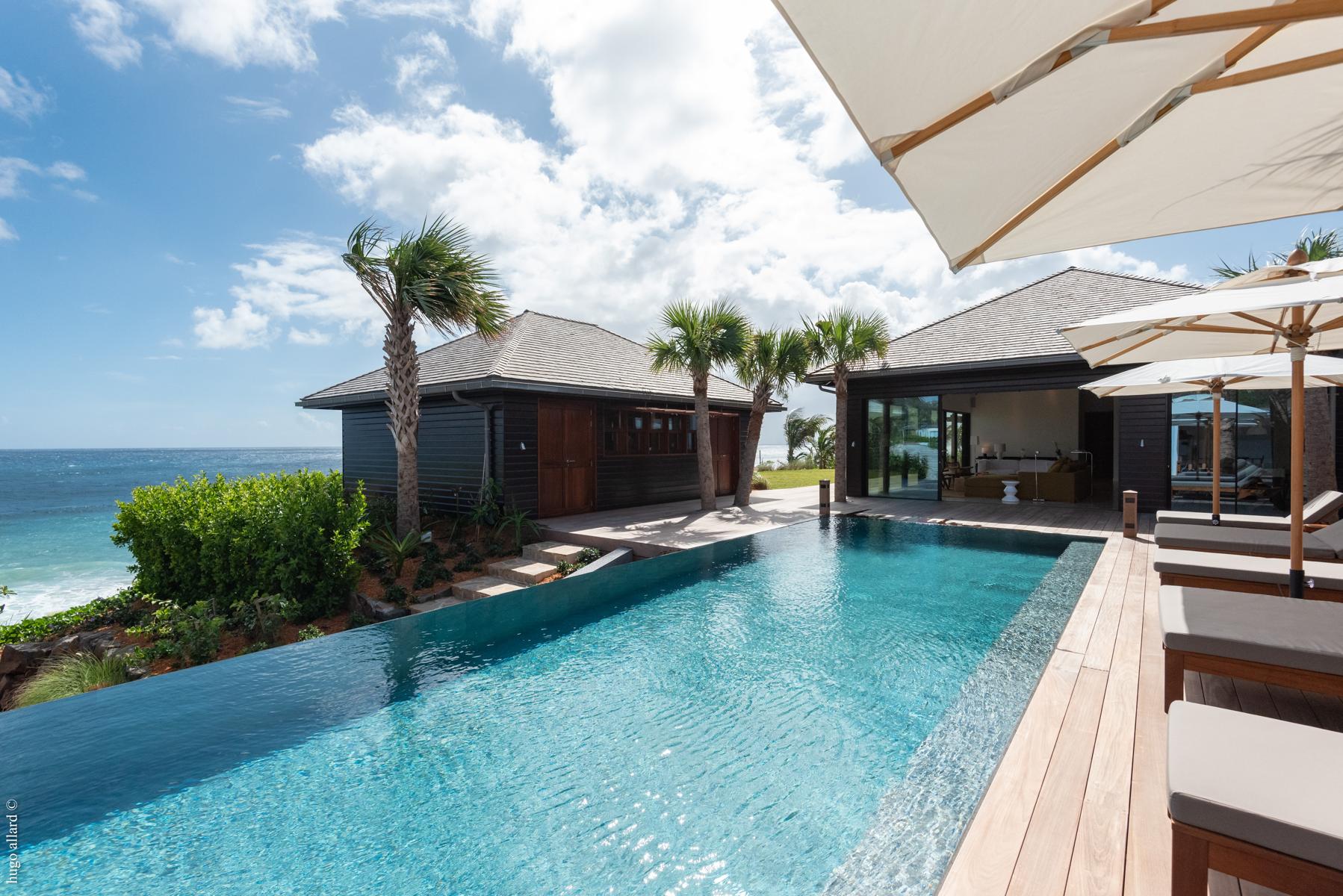 Experience daily comfort and relaxation at the infinity pool and bungalow in St. Barts.