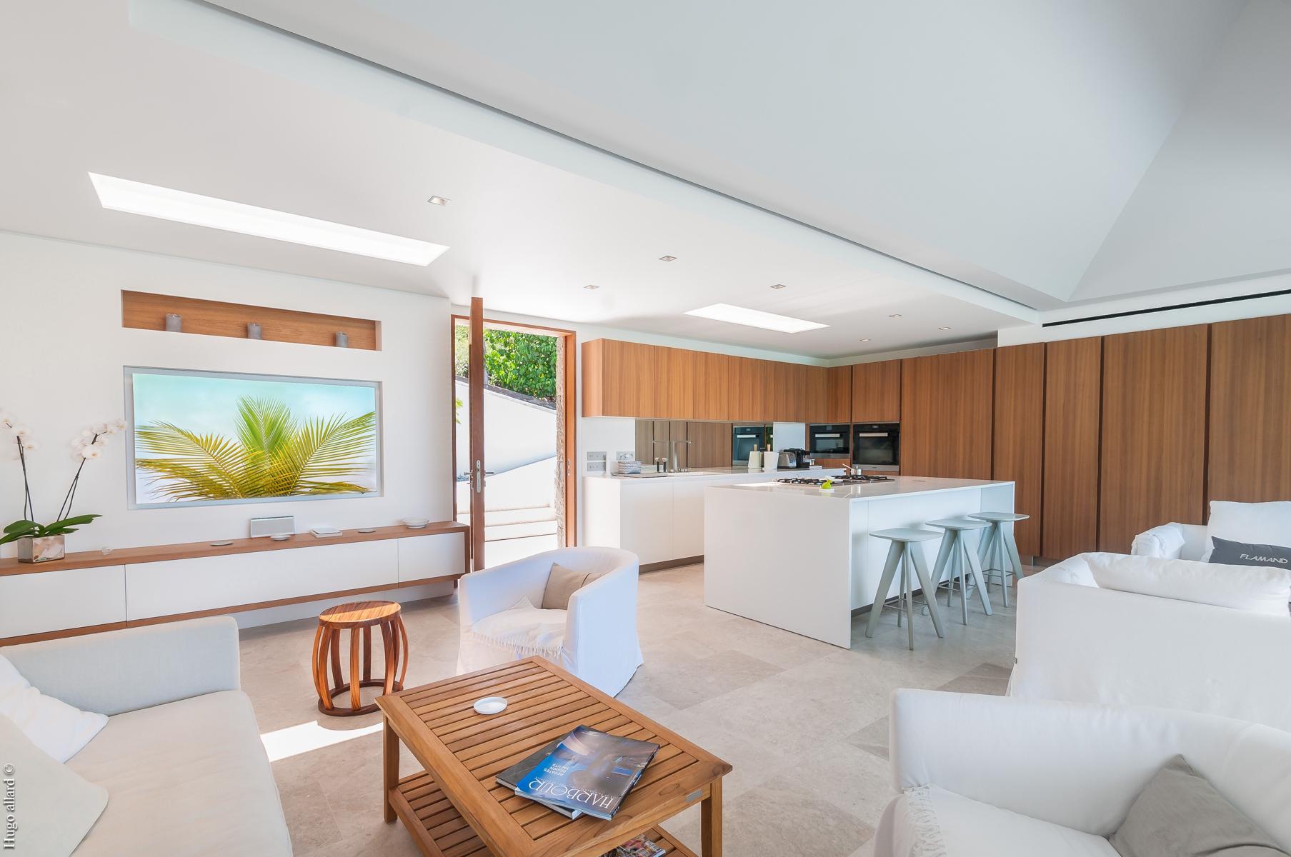 Stylish lounge area showcasing modern décor, neutral tones, and comfortable seating.